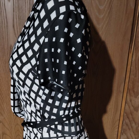 Black n White Checked Wrap Dress – Medium - Picture 3 of 10